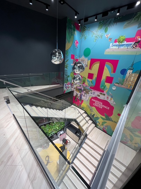 Pokládka lepeného vinylu v prostorech T-mobile v Brně