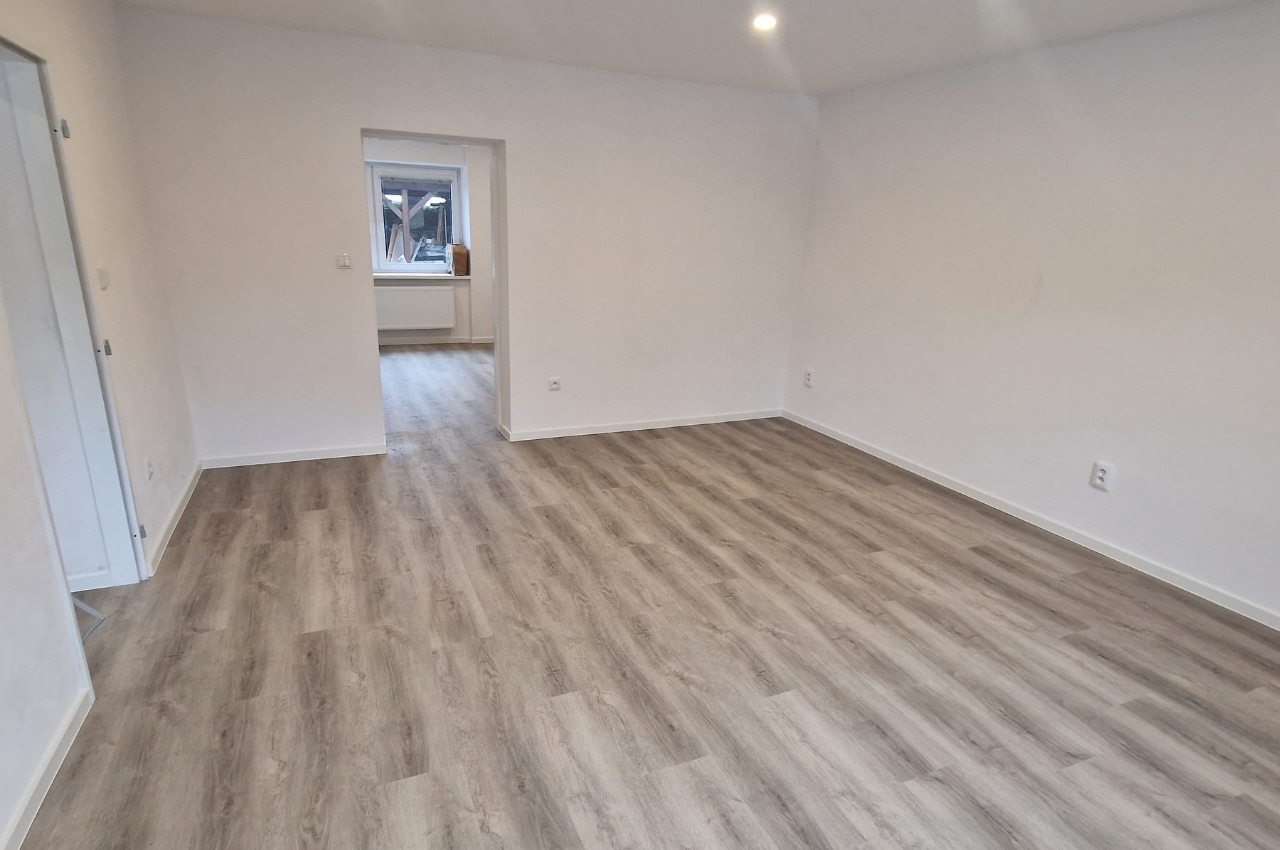 Pokládka vinylové podlahy: jak probíhá a na co si dát pozor